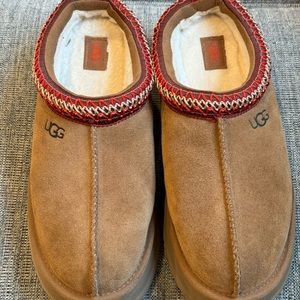 Ugg Tazz Size 9 chestnut